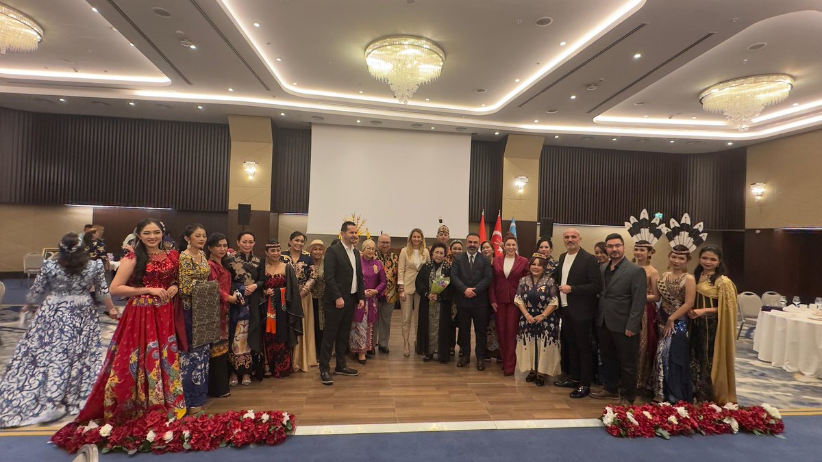 avkadirkstekci's tweet photo. 📍 İstanbul
Endonezya Cumhuriyeti Senatörü,Nasdem Partisi Bölgesel Konsey Başkanı Ms Farida daveti ve evsahipliği ile İstanbul Başkonsolosu Mr Darianto,İstanbul Milletvekilimz Sn @AvSerkanBayram ve birçok önemli misafirn katılmı ile tertip edilen programa ilimizi temsilen katıldk https://t.co/3FpagdBJnD
