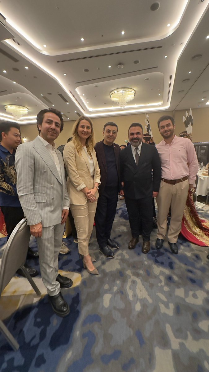avkadirkstekci's tweet photo. 📍 İstanbul
Endonezya Cumhuriyeti Senatörü,Nasdem Partisi Bölgesel Konsey Başkanı Ms Farida daveti ve evsahipliği ile İstanbul Başkonsolosu Mr Darianto,İstanbul Milletvekilimz Sn @AvSerkanBayram ve birçok önemli misafirn katılmı ile tertip edilen programa ilimizi temsilen katıldk https://t.co/3FpagdBJnD