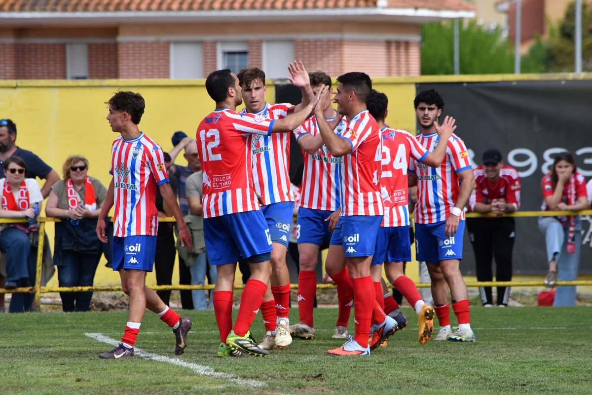AtcoTordesillas's tweet photo. Final en Mojados 

@CDMojados 0 -
@AtcoTordesillas 

⚽ Chirola 
⚽⚽ Saul 
⚽ Revu 

Duodécima victoria de un equipo para el que se acaban los calificativos.

@henargar13 

#VamosTorde💪 https://t.co/zpljZVaLGH
