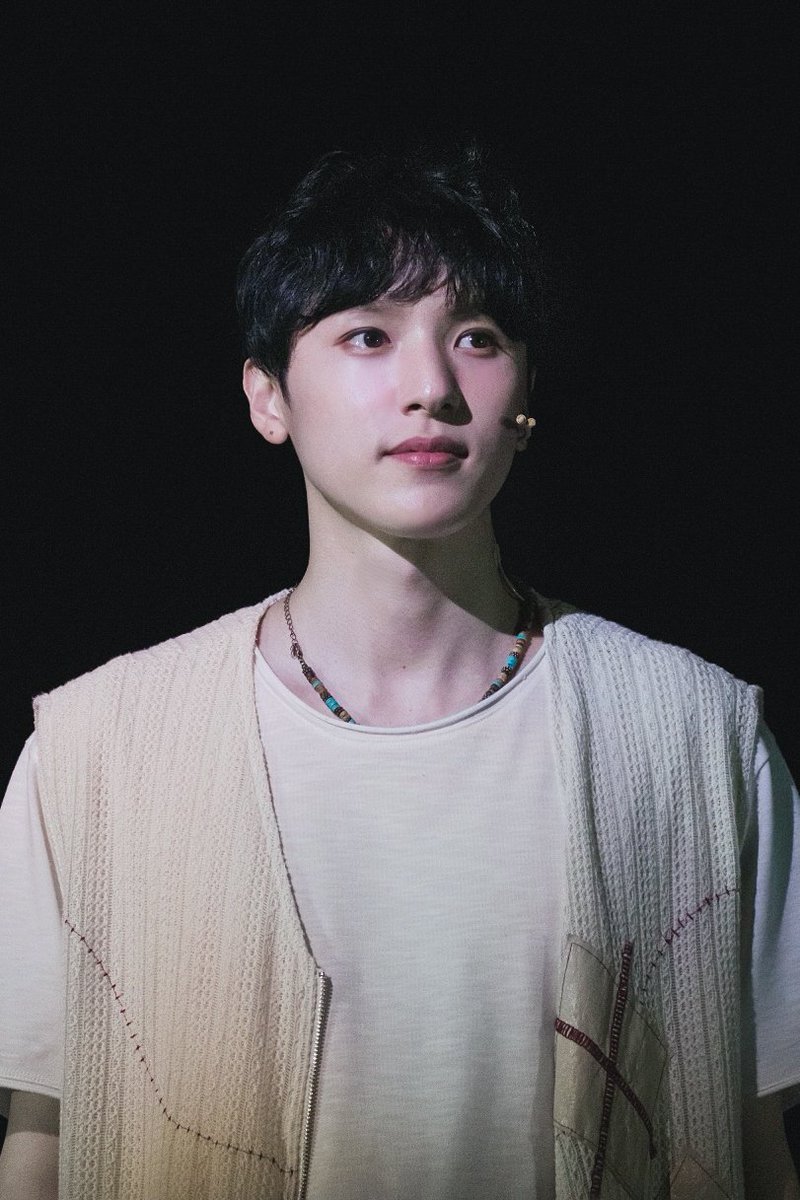 YJ486pic's tweet photo. 260402 라져 스콜 - 길잡이
디디 #정휘 배우님

허공을 마주한 채 앉은 외로움 https://t.co/73vS93knVE