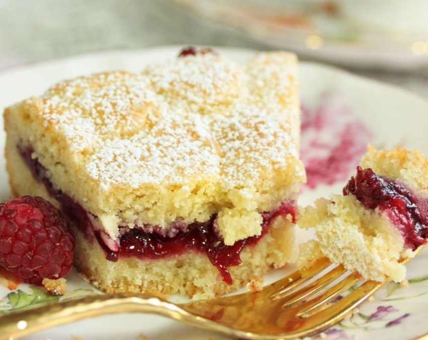 unpodiblu's tweet image. Have a sweet Sunday! 🥧
#recipe sugarhero.com/linzer-cookie-…