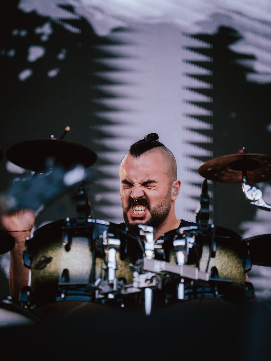 HontzaP's tweet photo. "La potencia de @SoziAlkoholika se tomó el escenario de @Rockout_Fest en su esperado regreso a Chile, desatando una descarga brutal de energía, actitud y riffs".
📸: @ZumbidoCL  ( @naranjadelbosque)
#SoziedadAlkoholika #santiagodechile #chile #rockout #RockOutFest #zumbido #fotos https://t.co/qSvINzoQlG