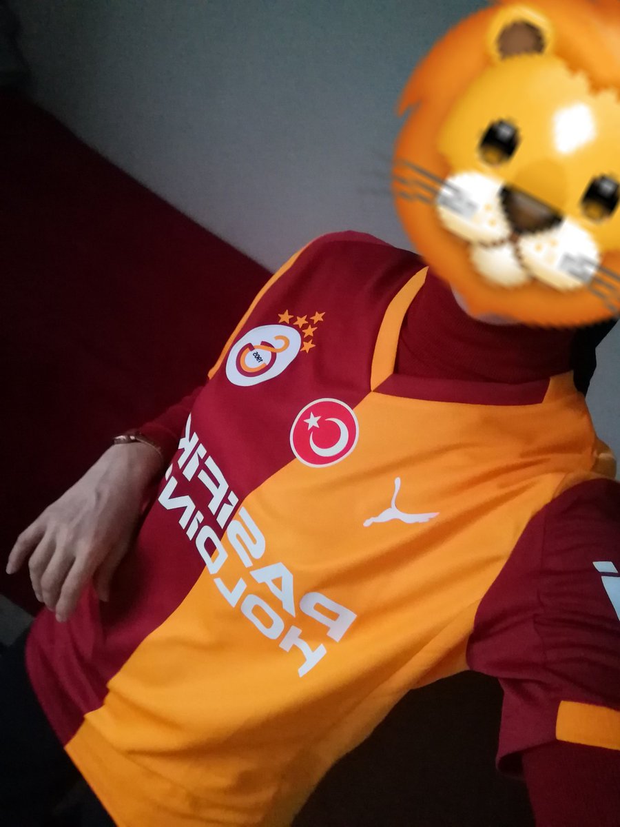 İlk defa formayla post atıyorum şans getirsin. Başarılar çocukluk aşkım 💛❤️ #GSvFB