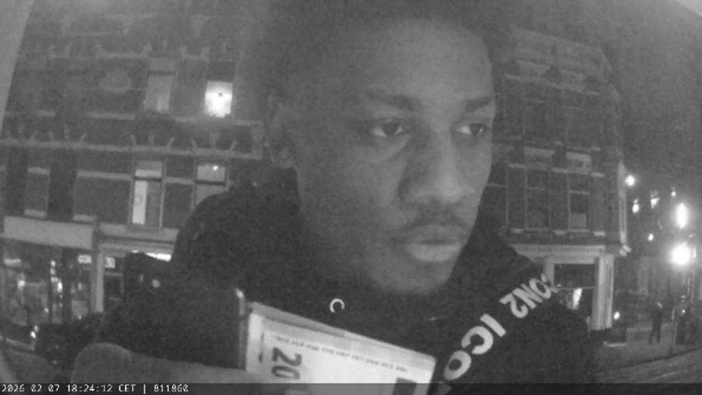 J41963735's tweet image. #Retweet (Maak m beroemd) 
Bankpasfraudeur Rockanje
Herkenning ?
politie.nl/gezocht/opspor…
#NieuwsInPerspectief