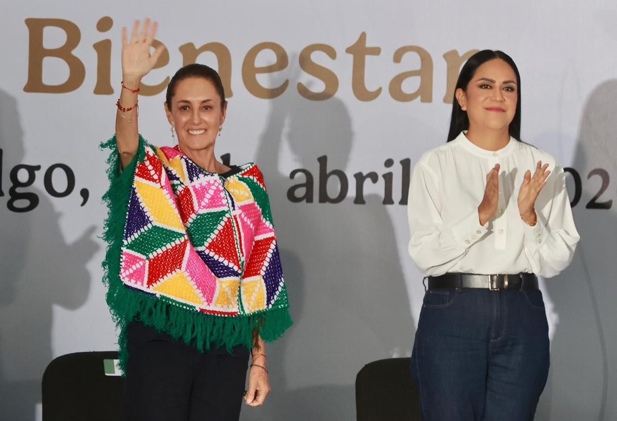 A_MontielR's tweet image. En Acaxochitlán, #Hidalgo, en el corazón de la Sierra de Tenango, junto a la presidenta @Claudiashein, nos encontramos con beneficiarios de los Programas para el Bienestar.

Entre neblina, bordados y tradiciones vivas, los pueblos nahua, otomí y tepehua nos recuerdan que aquí, en