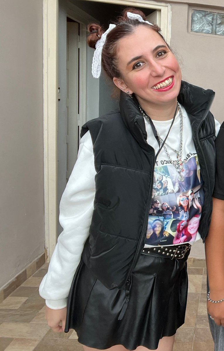 mily_voragine's tweet photo. Macarena Balderrama es d tucuman ,Sabemos q esta en catamarca pero Le robo a mis amigas 
Dni, tarjetas d crédito y un parlante antes de escaparse del alquiler donde estaban todas,La denuncia ya esta echa pero mis amigas quedaron baradas por q esta RATA les robo el dni. https://t.co/Y0PL6ITDRk