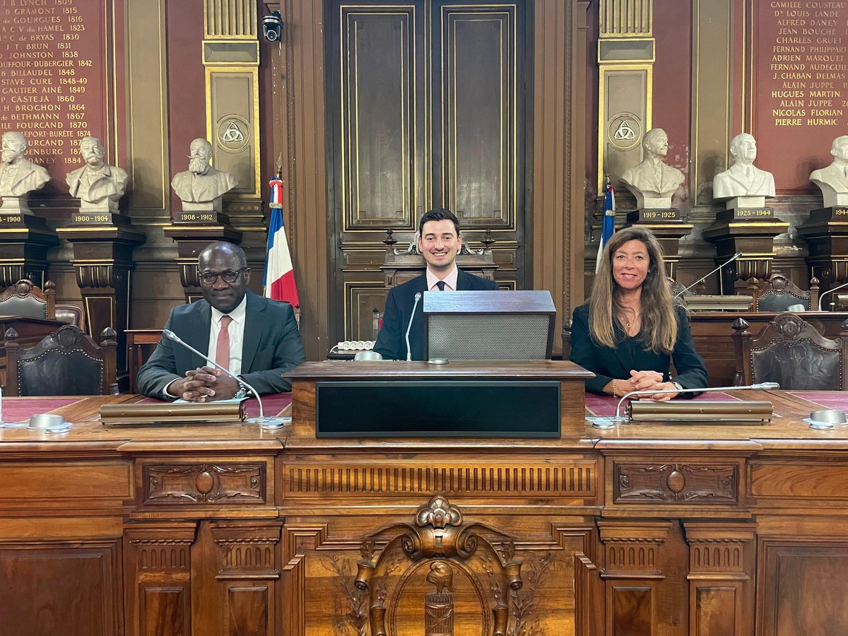 PierreDeGaetan's tweet image. Adjoint au Maire de Bordeaux en charge des Coopérations Européennes et Internationales, Pierre De Gaétan NJIKAM a accueilli le 17 février la délégation de la ville de Bristol, 1ere ville jumelle de #Bordeaux conduite par son Lord Mayor, Henry Michallat. 

@helene_hk
1/3