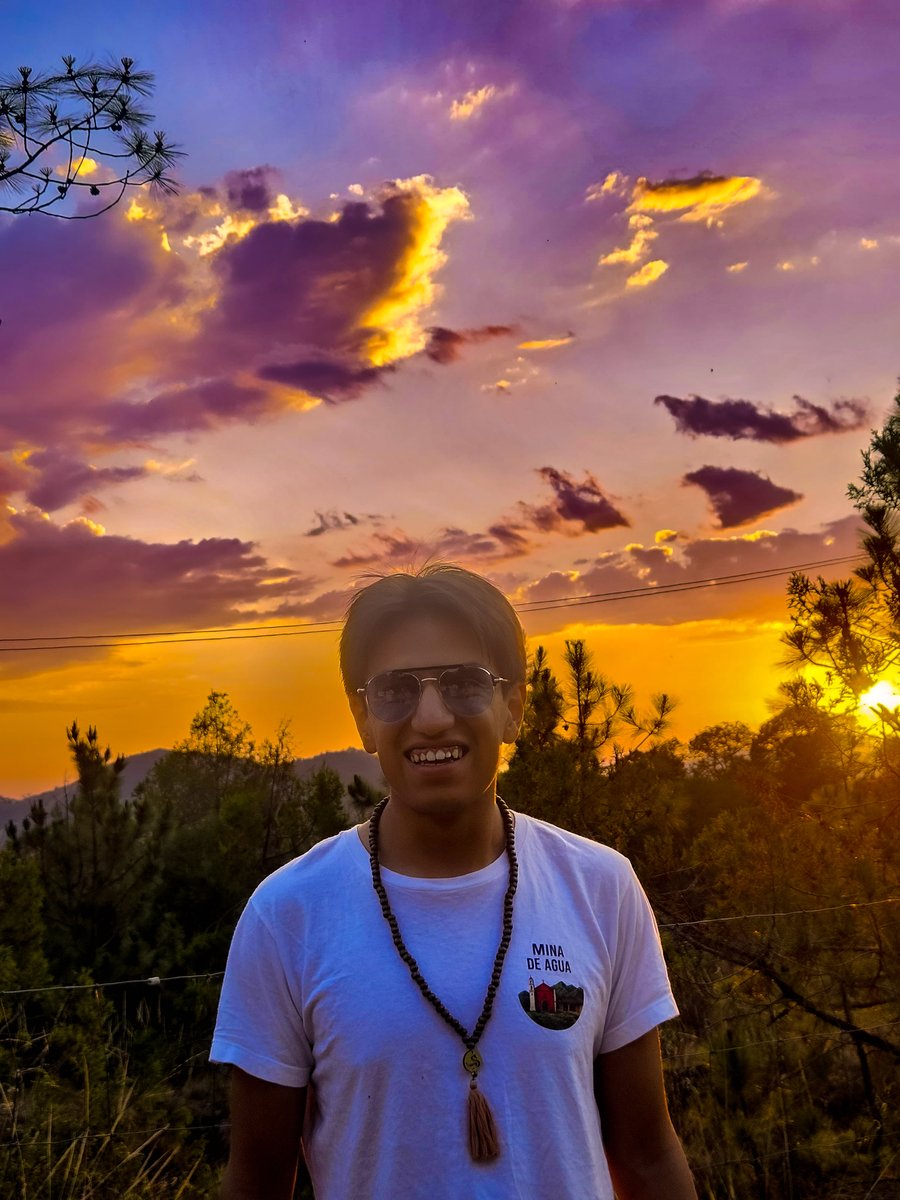 JaramilloJunio's tweet image. Entre colores que no se repiten y momentos que no vuelven 🌅✨
#Atardecer #GoldenHour #Vibes #Naturaleza #JaJaJaramillo