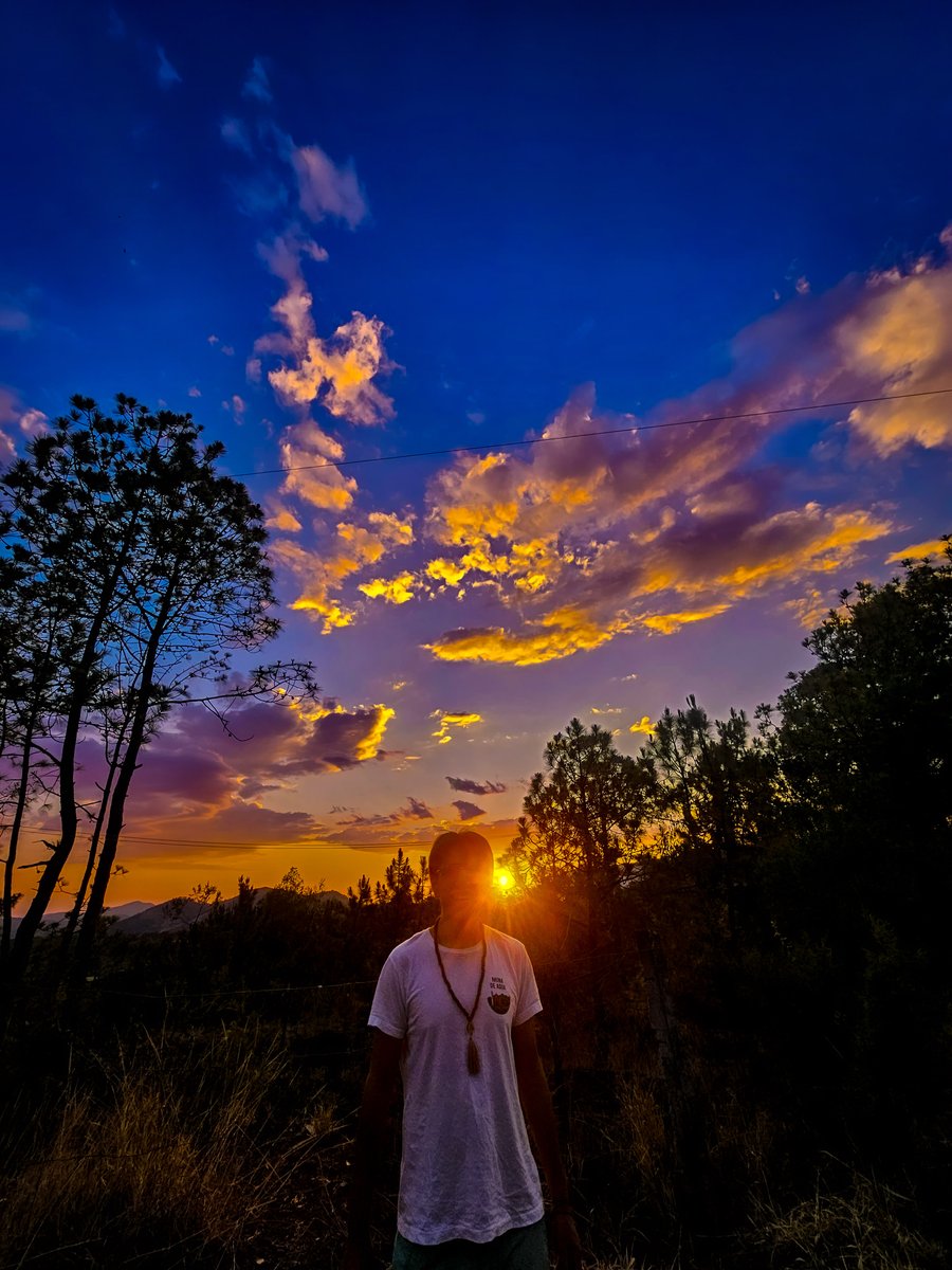 JaramilloJunio's tweet image. Entre colores que no se repiten y momentos que no vuelven 🌅✨
#Atardecer #GoldenHour #Vibes #Naturaleza #JaJaJaramillo