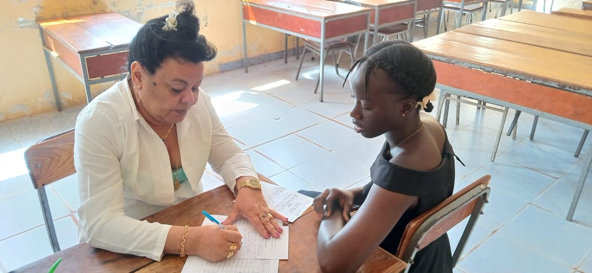 La medicina curativa es importante, pero la preventiva salva el futuro. Hoy compartimos salud y educación con los estudiantes y profesores de la Escuela SOS Children's de Bissau. ¡Gracias por recibirnos con tanto cariño! 🇨🇺🌍🇬🇼 #BMCGuineaBissau #CubaCoopera
