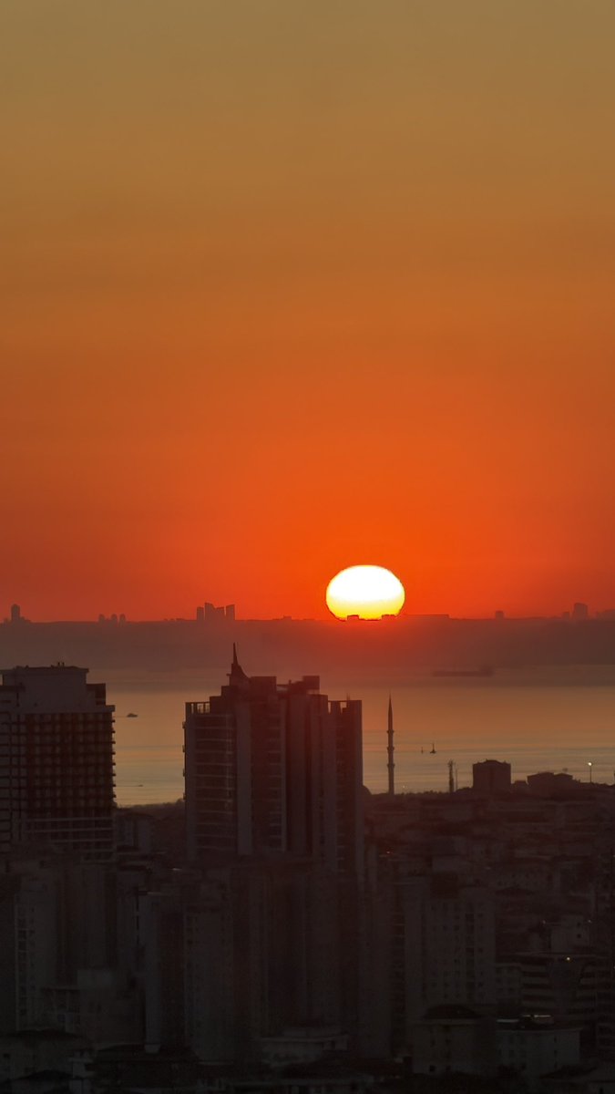 içiyoruz abi tweet media