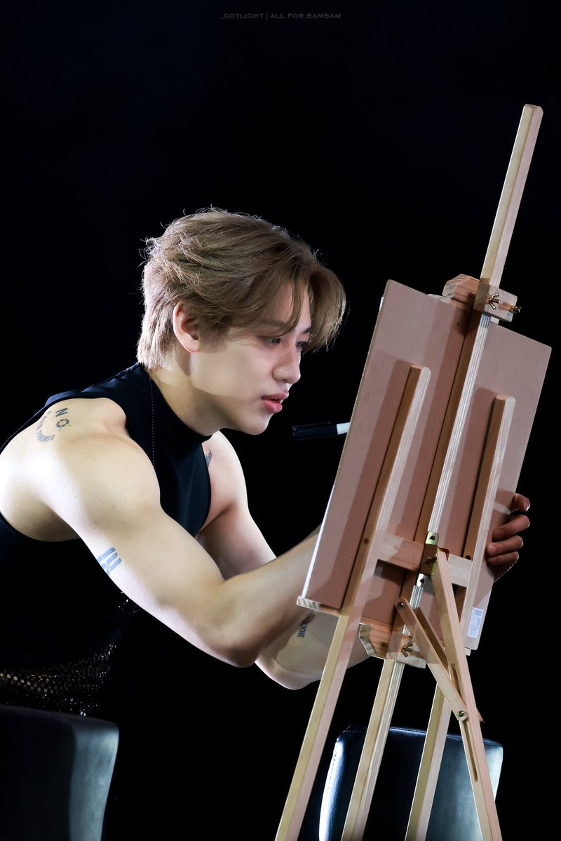 sexy demon king 뱀뱀🐍ベンベン🐍猪猪包🐍珍荣 tweet media