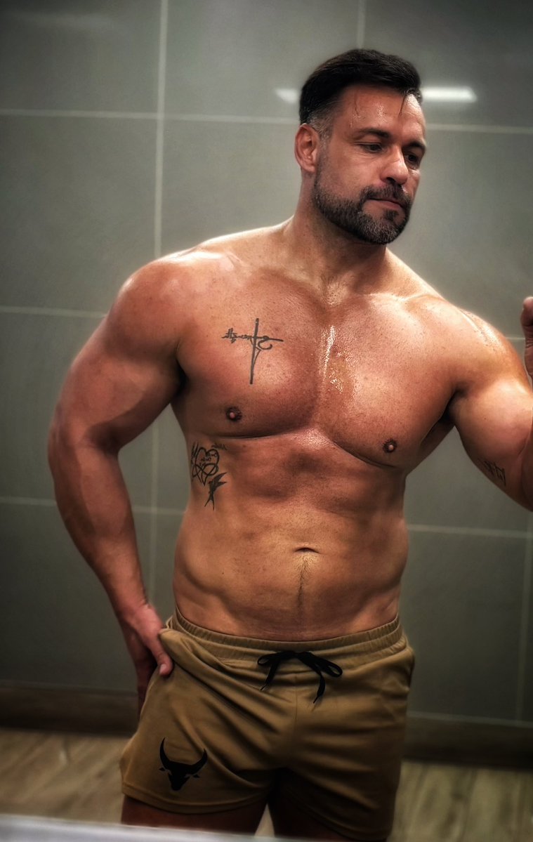 Exclusively_Adi tweet media