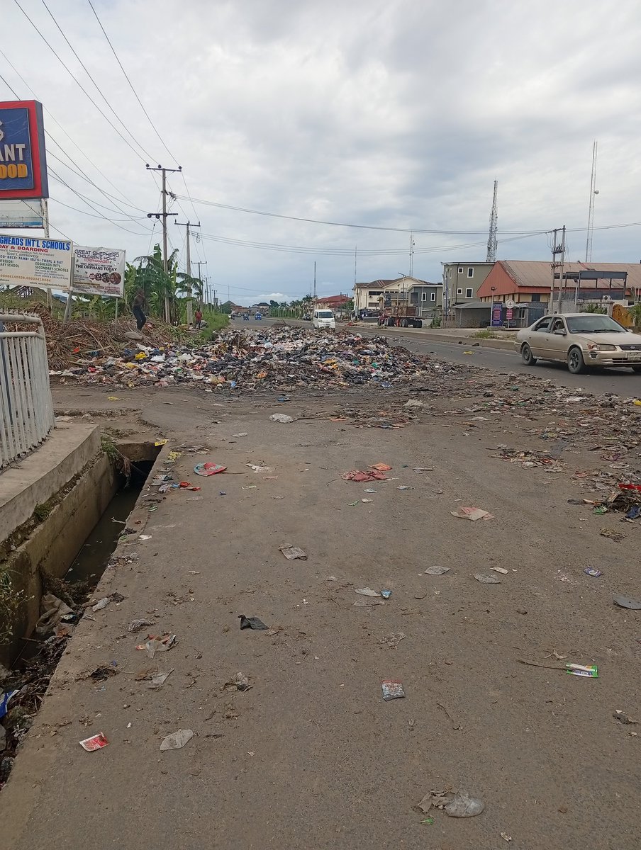 jozac10's tweet photo. This is terrible! Portharcourt is turning to one of the dirtiest cities in Nigeria. This is at new road junction, along Rumudara - Tank road, East-West road. 
@govph @newswatchplusph @AskPHPeople @WazobiaFMPH https://t.co/vaQ8yTC9ad