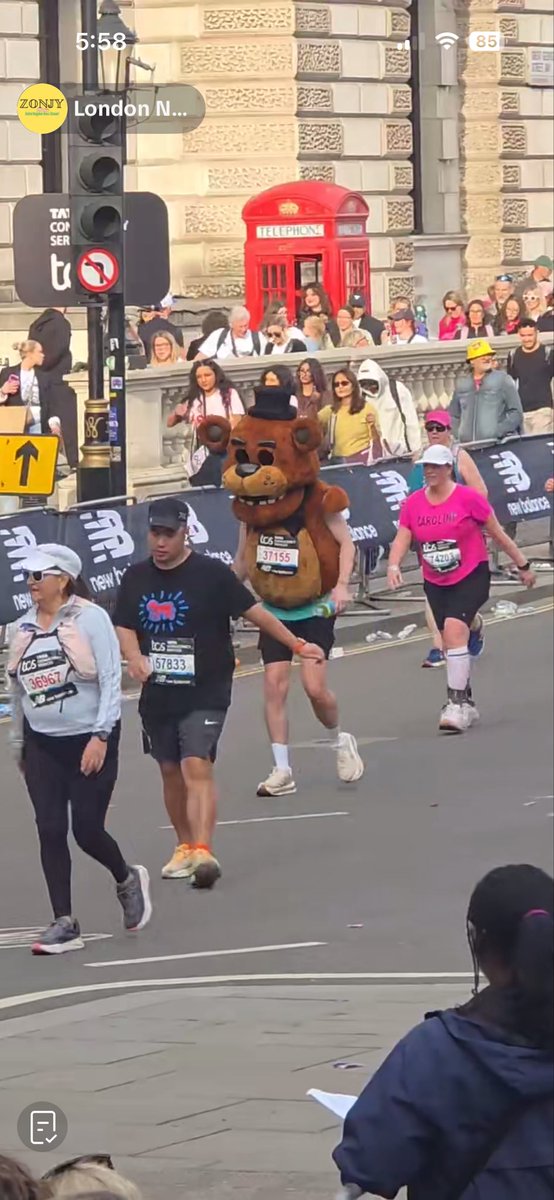 Jakeheay's tweet photo. @dawkosgames at the London marathon! (Mile 25.5) 

Go Dawko!!! ✨ https://t.co/IXx7hiwntu
