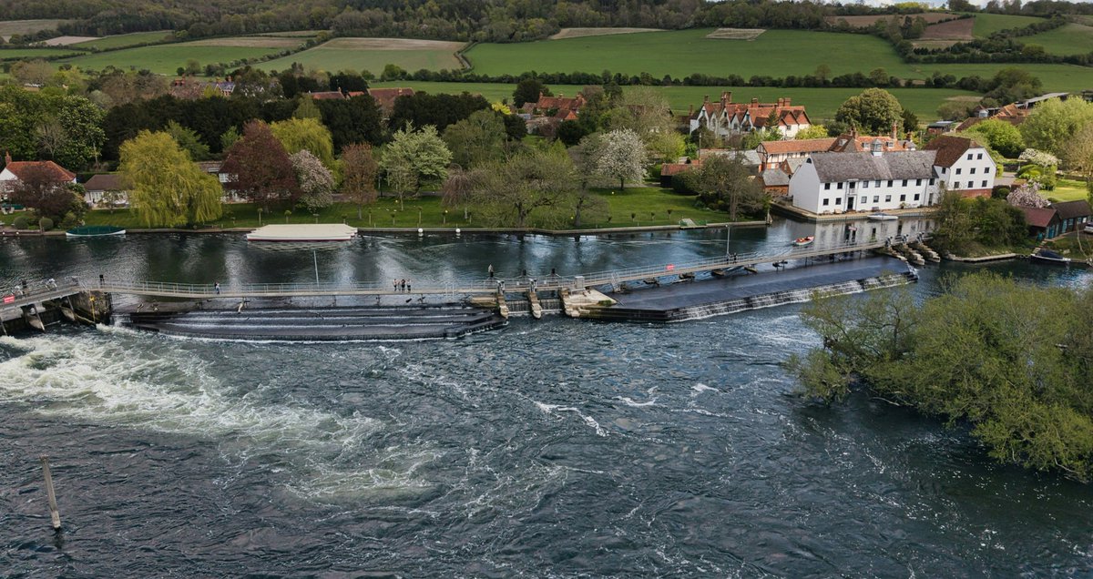 UKDroneClub's tweet image. Nice shot of the River Thames by Wayne 👍 

📸 Mini 5 Pro

📷 by W.W.P

📨 Remember to post your own images &amp;amp; see what other club members are up to on the Grey Arrows Drone Club discussion forum - link in profile!

#UKDroneClub #dronesuk #dronephotography #MillEnd #HenleyOnThames