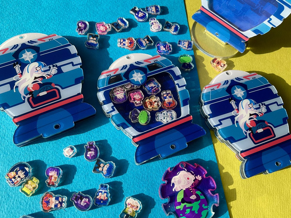 SHOP IS (officially) OPEN! 

-eito shirt
- new eitk charms 
- shaker rerun
- cookie run 

⛓️‍💥⛓️ in profile!