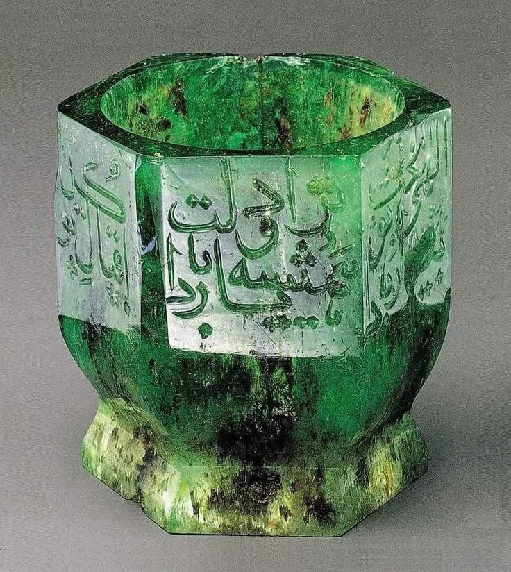UnearthedHQ's tweet photo. Carved from a single large Colombian emerald, this hexagonal cup is a symbol of royal luxury from 17th-century India, during the rule of powerful emperors like Shah Jahan or Aurangzeb. Its deep green surface is decorated with fine Persian calligraphy, often praising beauty, power, or paradise.

Skilled craftsmen carefully shaped and hollowed the stone, knowing one mistake could ruin it. More than just a precious object, this cup represents human skill, ambition, and a deep appreciation for natural beauty.