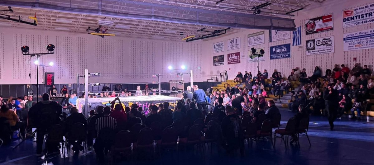 TiTanChampions1's tweet photo. This is INSANITY!! Big turnout last night in Toms River NJ!! 

📷- @nettesphotography https://t.co/V1j1nt8wfJ