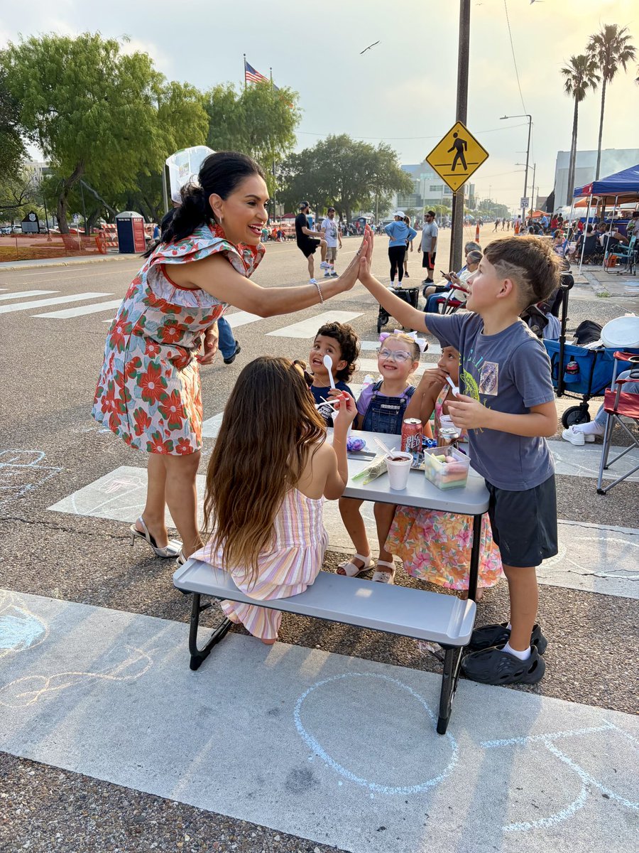 MayorGuajardo's tweet image. Buc Days continues to be one of Corpus Christi’s most meaningful traditions, and I am so grateful to have experienced it once again! 

Thank you to everyone who came out and made this year’s celebration one to remember. 🏴‍☠️

#BucDaysParade2026 #BucDays #Tradition

📸 Matthew Meza