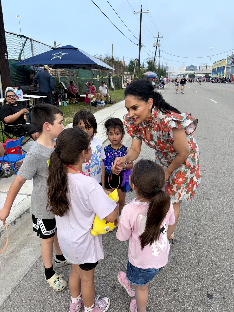 MayorGuajardo's tweet image. Buc Days continues to be one of Corpus Christi’s most meaningful traditions, and I am so grateful to have experienced it once again! 

Thank you to everyone who came out and made this year’s celebration one to remember. 🏴‍☠️

#BucDaysParade2026 #BucDays #Tradition

📸 Matthew Meza