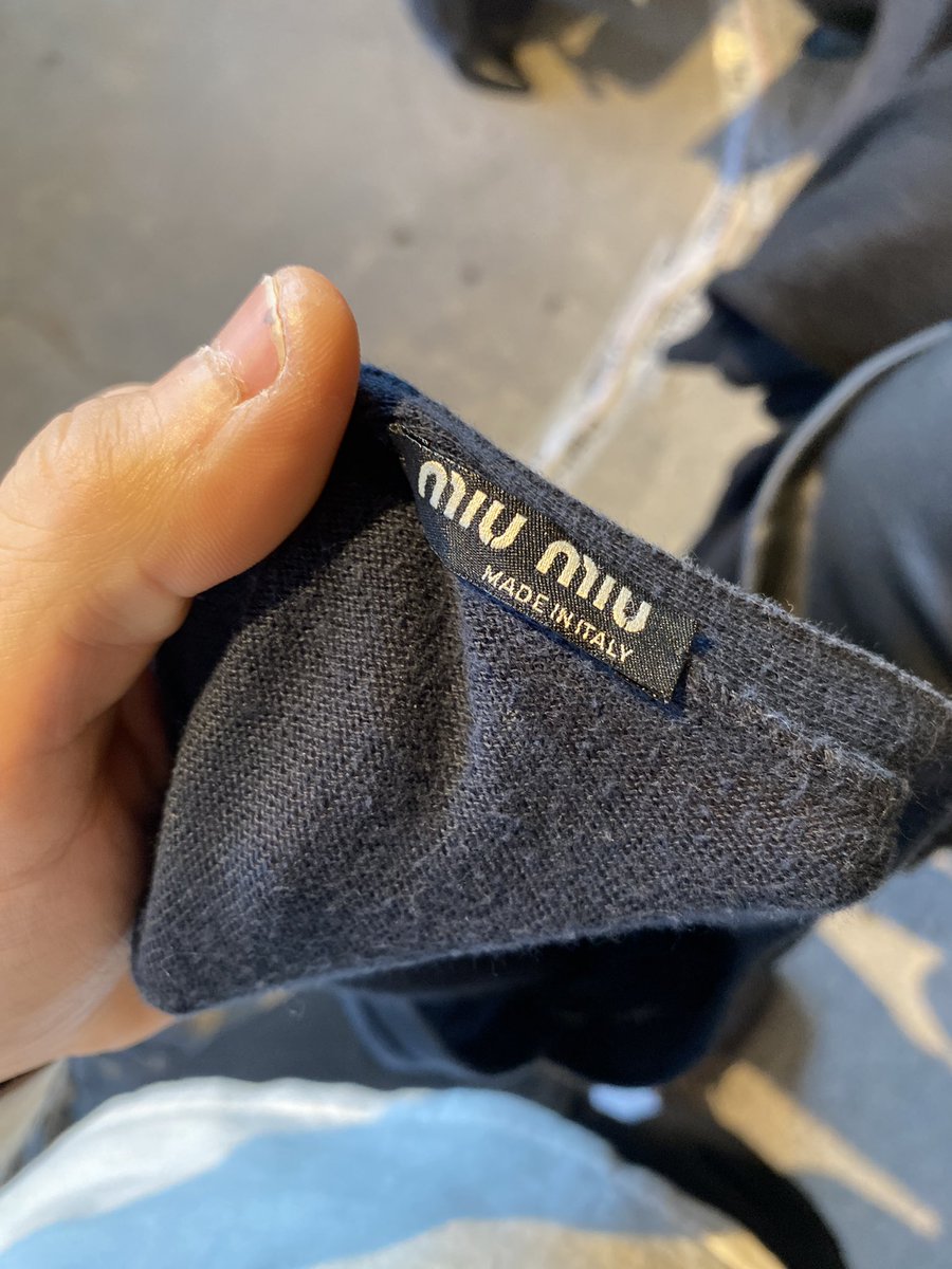 gotcIouds's tweet image. mourning her… I had just bought a helmut sweater 10 minutes before so I couldn’t justify getting it… also I’m broke #asf as of rn