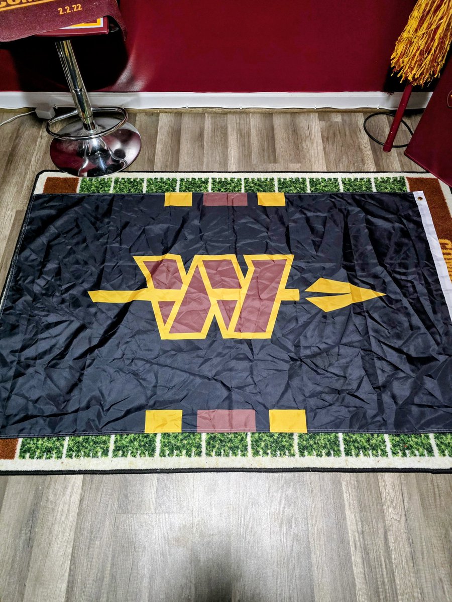 HogfarmerChris's tweet image. This double sided flag is 🔥
#RaiseHail