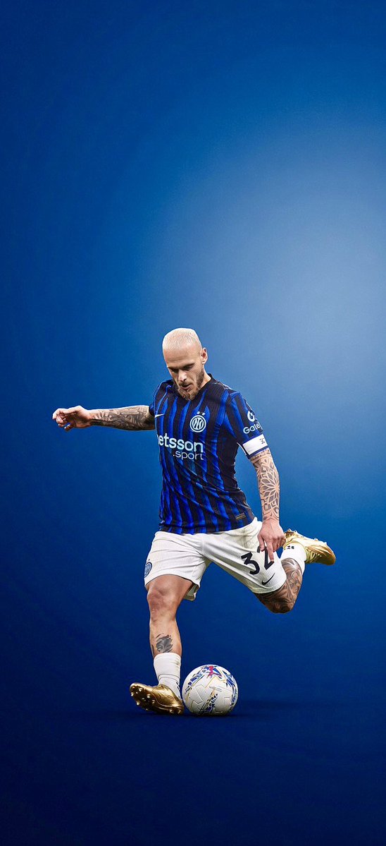 FCIMwallpapers's tweet image. Federico Dimarco - Record Breaker ⚫️🔵

#ForzaInter #TorinoInter #Dimarco #FedericoDimarco