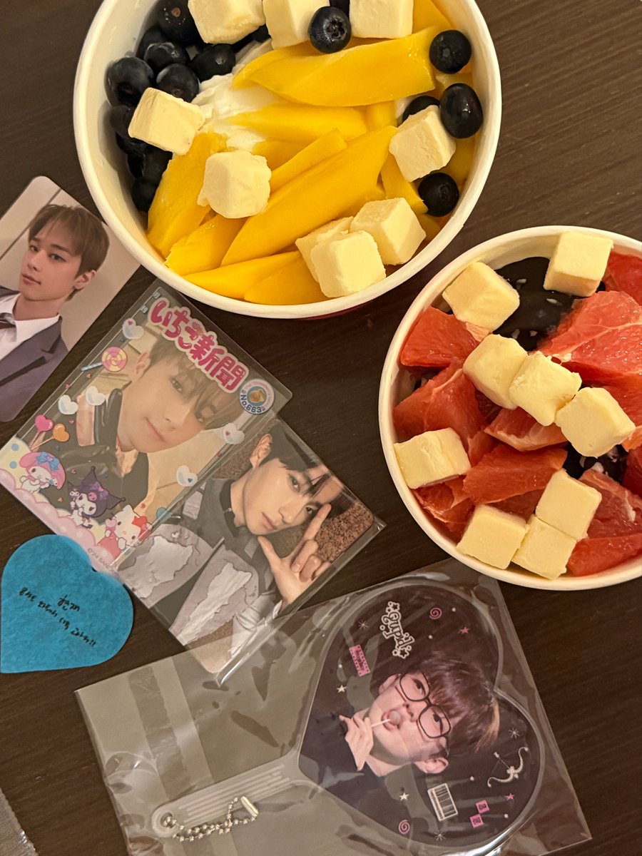 tbz_q_hahaha's tweet photo. 꺄르르 웃다가 금방 또 엉엉 울면서 더보이즈 이야기 했더니 음식점에서 더보이즈 노래 틀어줘서 최종 숨 나올때 오열할거 같아서 후다닥 나옴 https://t.co/2vvRrG32lt