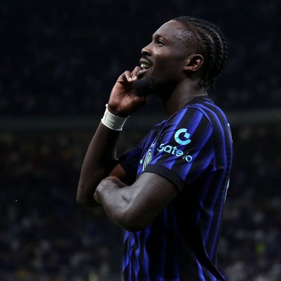 الصقر tweet media