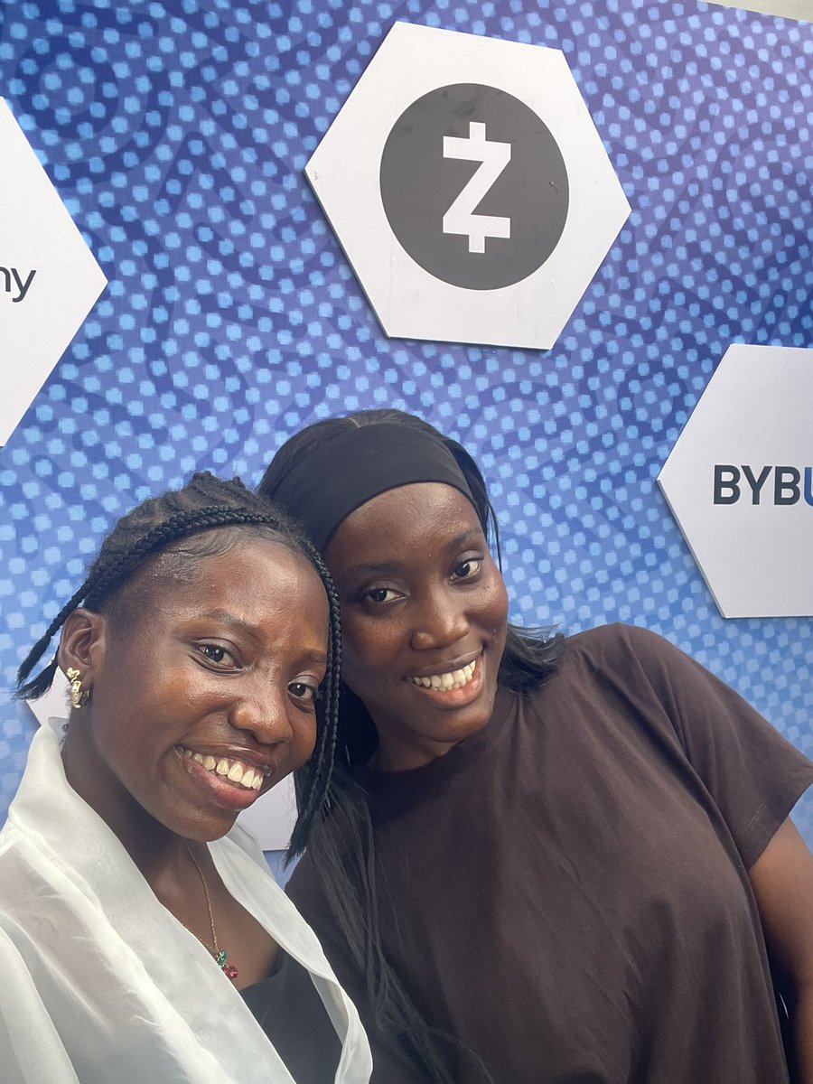 xta_xoxo's tweet photo. Proud to be a fellow @dev3pack 
Met other beautiful ladies from the community @womenindefi_org Summit

That feeling when you eventually get the shot that captures our logo 🎒😅

@Joy_dan1 @nessa_ndikom 

#womenindefisummit2026 #WIDSUMMIT https://t.co/cPveqnvJal