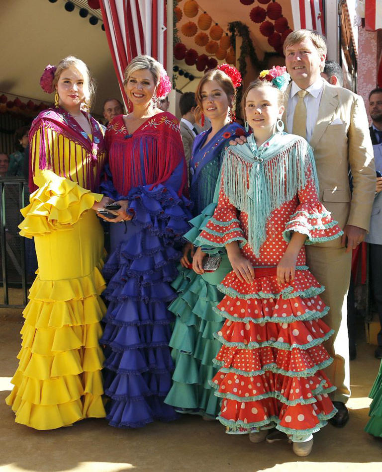 RevistaEliteqr's tweet image. La Feria de Abril de Sevilla celebra tradición, elegancia y estilo desde 1847, conquistando incluso a la realeza. 💃✨
Donde la cultura también se viste de gala. ¿Te gustaría vivirla?

#FeriaDeAbril #ModaFlamenca #Cultura #Tradición

revistaelitemx.com/la-feria-de-ab…
