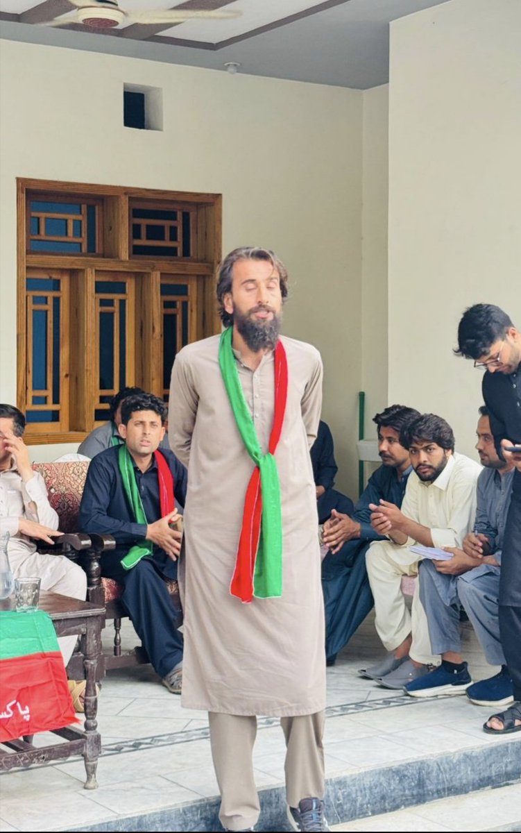 Mukhtar600's tweet photo. آج تحصیل شبقدر انصاف یوتھ ونگ صدر  محتار احمد اور جنرل سیکرٹری شاہ سعود کی نگرانی میں یونین کونسل بٹگرام میں تعارفی میٹنگ  منعقد ھوا ،
جس میں عمران رہائی مومنٹ کہ حوالے سے بات چیت ھوئی۔ https://t.co/l9SXeToVwV