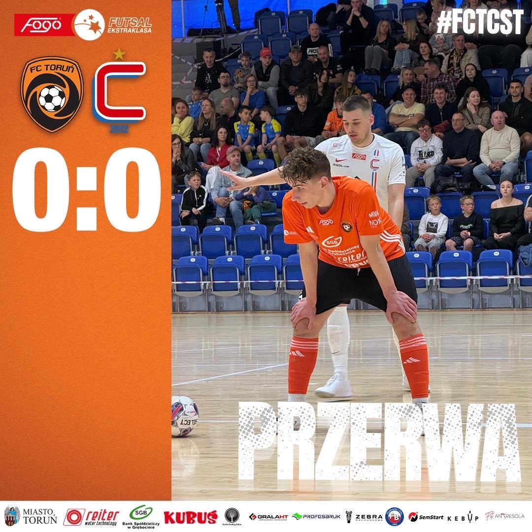 TorunFC's tweet photo. 🟠⚫️ Pierwsza połowa pełna walki i dramaturgii! 

#𝐅𝐂𝐓𝐊𝐒𝐂 ⚔️

Walczymy! 💪 https://t.co/evsiwxD9dK