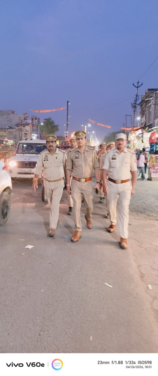 chitrakootpol's tweet image. #Chitrakoot        
शांति एवं सुरक्षा व्यवस्था सुदृढ़ बनाये रखने हेतु चित्रकूट पुलिस ने पैदल गश्त कर संदिग्ध वाहनों/व्यक्तियों की चेकिंग की गयी।