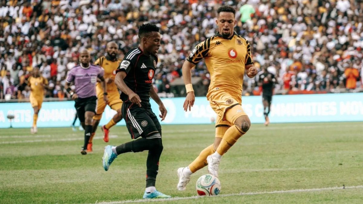 eKayzone's tweet image. Orlando Pirates fight back to draw with Kaizer Chiefs in a thrilling Soweto Derby at FNB Stadium, shifting the PSL title race dynamic.

Read full article here: ekaynews.co.za/orlando-pirate…

#SowetoDerby #southafrican #eKayNews #fypシ #OrlandoPirates #KaizerChiefs