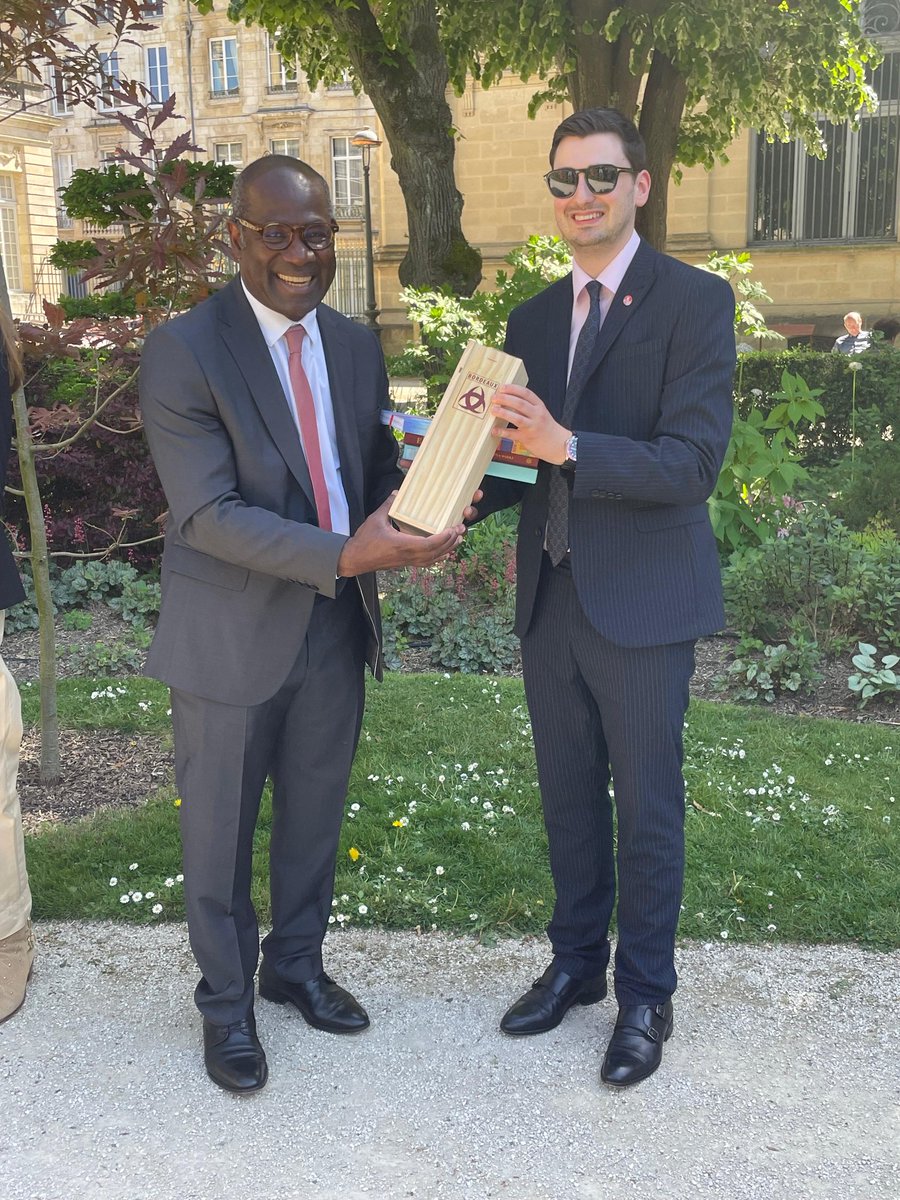 PierreDeGaetan's tweet photo. En présence de @helene_hk CMD pour les jumelages et de Dominique OLLEY, Consule générale du Royaume-Uni à Bordeaux
Pierre De Gaétan a réaffirmé, au nom de @T_Cazenave l'engagement européen et international de Bordeaux, le soutien au dynamisme des acteurs de notre territoire.
2/3 https://t.co/2FUYRD0NlJ