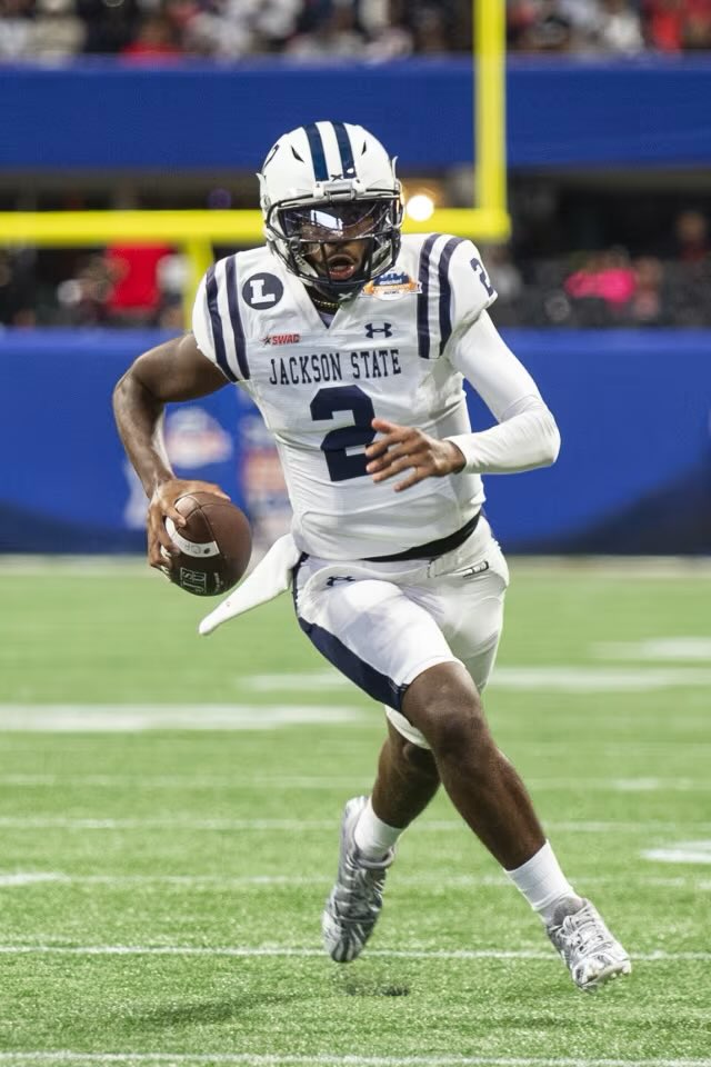 SheLoves_Thee's tweet image. Former Jackson State Quarterback #2 Sheduer Sanders PASSING to Former Jackson State Wide Receiver #2 Janaylon Dupree #theeilove #guardtheeyard #playfortc 🤫

CLEVELAND Browns #dawgpound