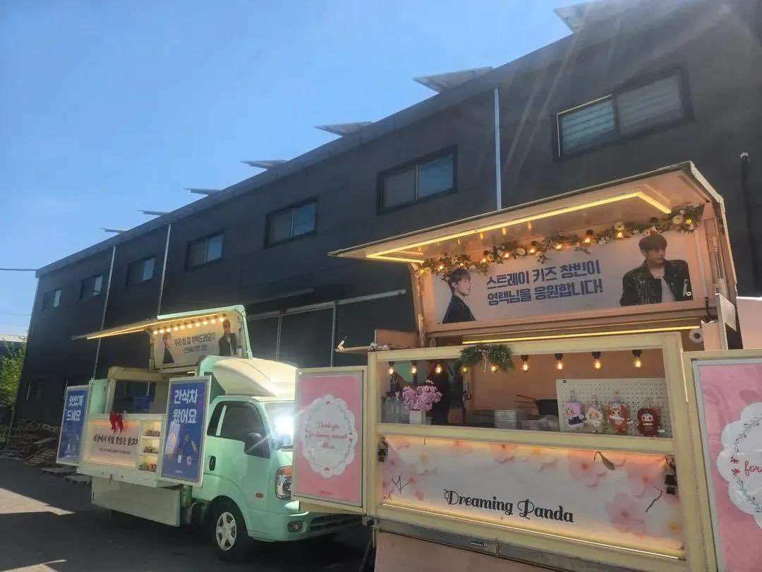 jpopchartmaster's tweet image. #Changbin from #StrayKids sent a coffee and snack truck to support his friend #TAG from #GoldenChild, who is also known as RESTART - a lyricist, composer, and arranger for #StrayKids' discography.