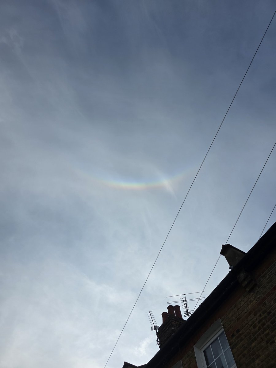 TheZooShift's tweet image. What is this sideways misshapen rainbow?

#weather #rainbow #question