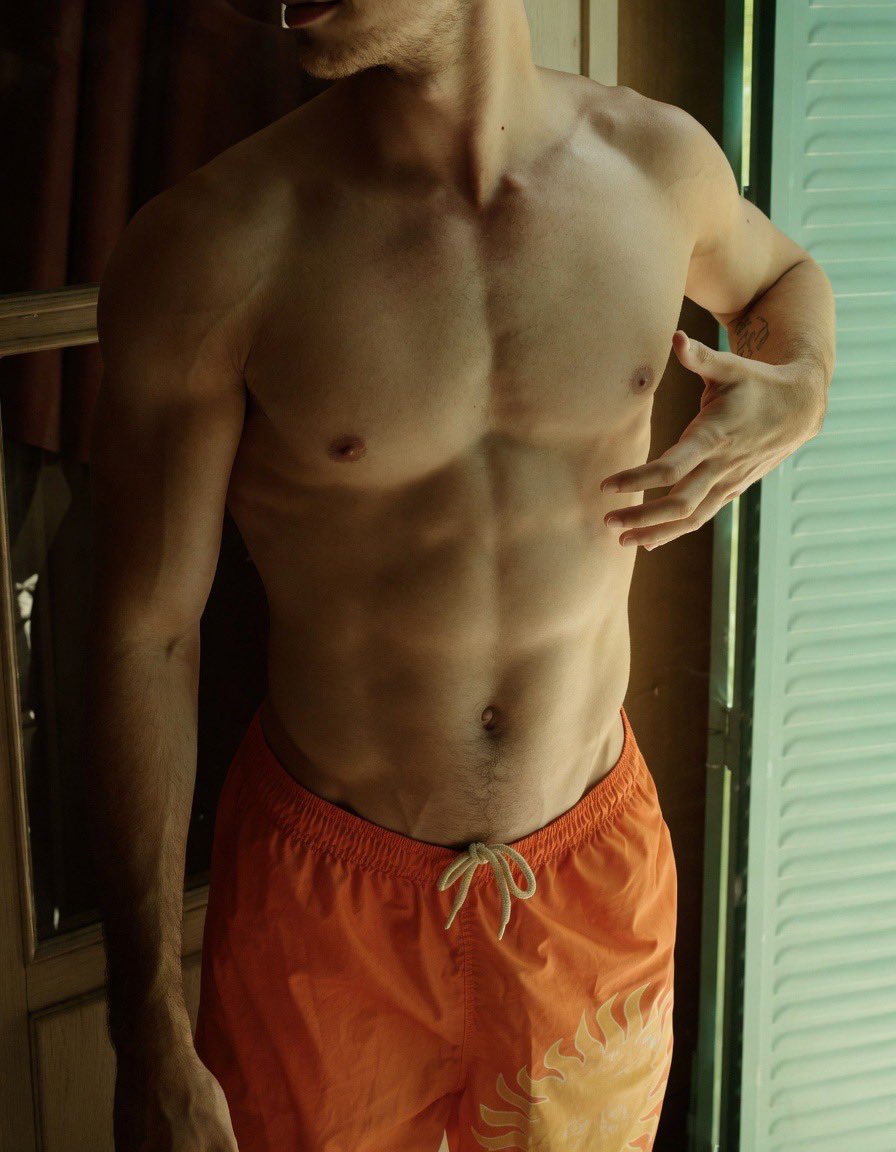 hrnyvers's tweet photo. no face needed to know who he is… 🍑 https://t.co/685PJlnC4l