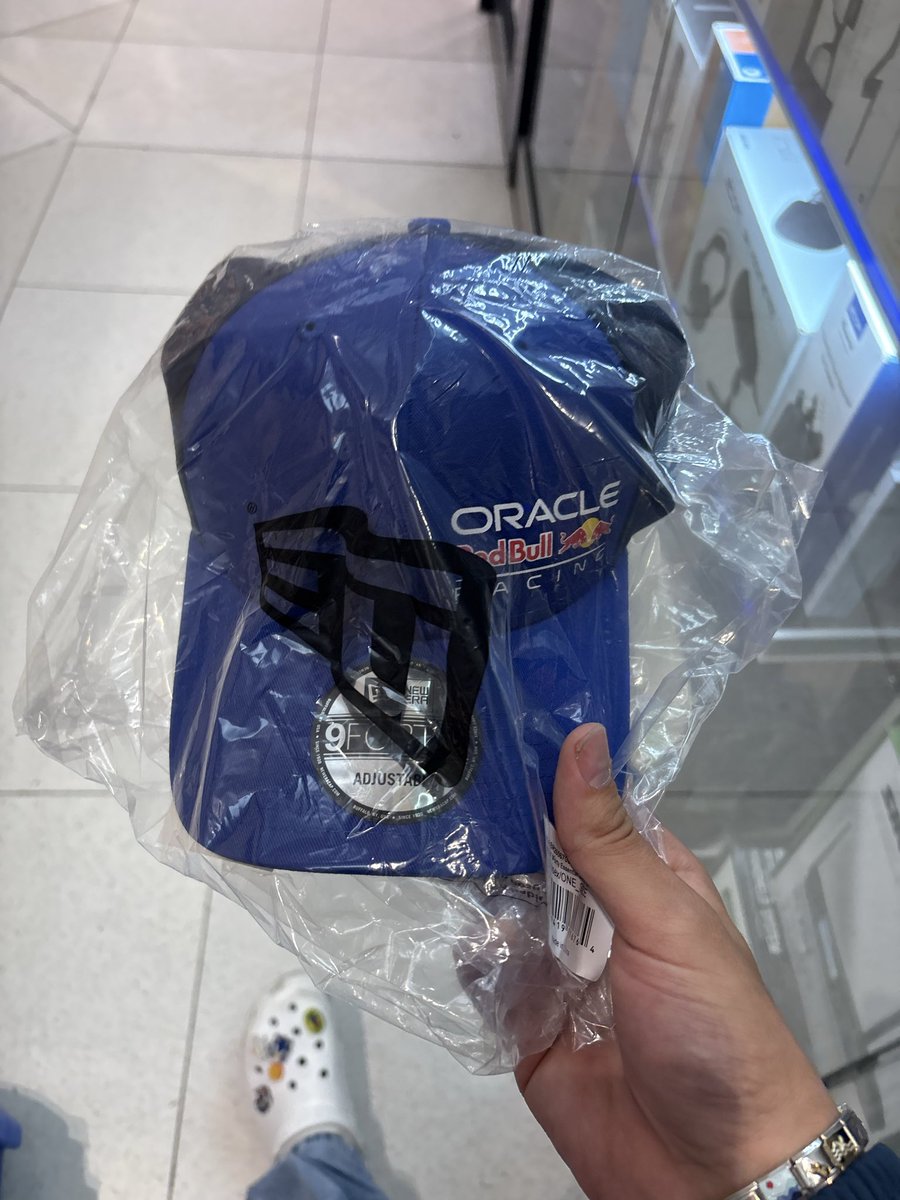 lavaboot's tweet photo. I won a hat https://t.co/kqSKTWiiXB