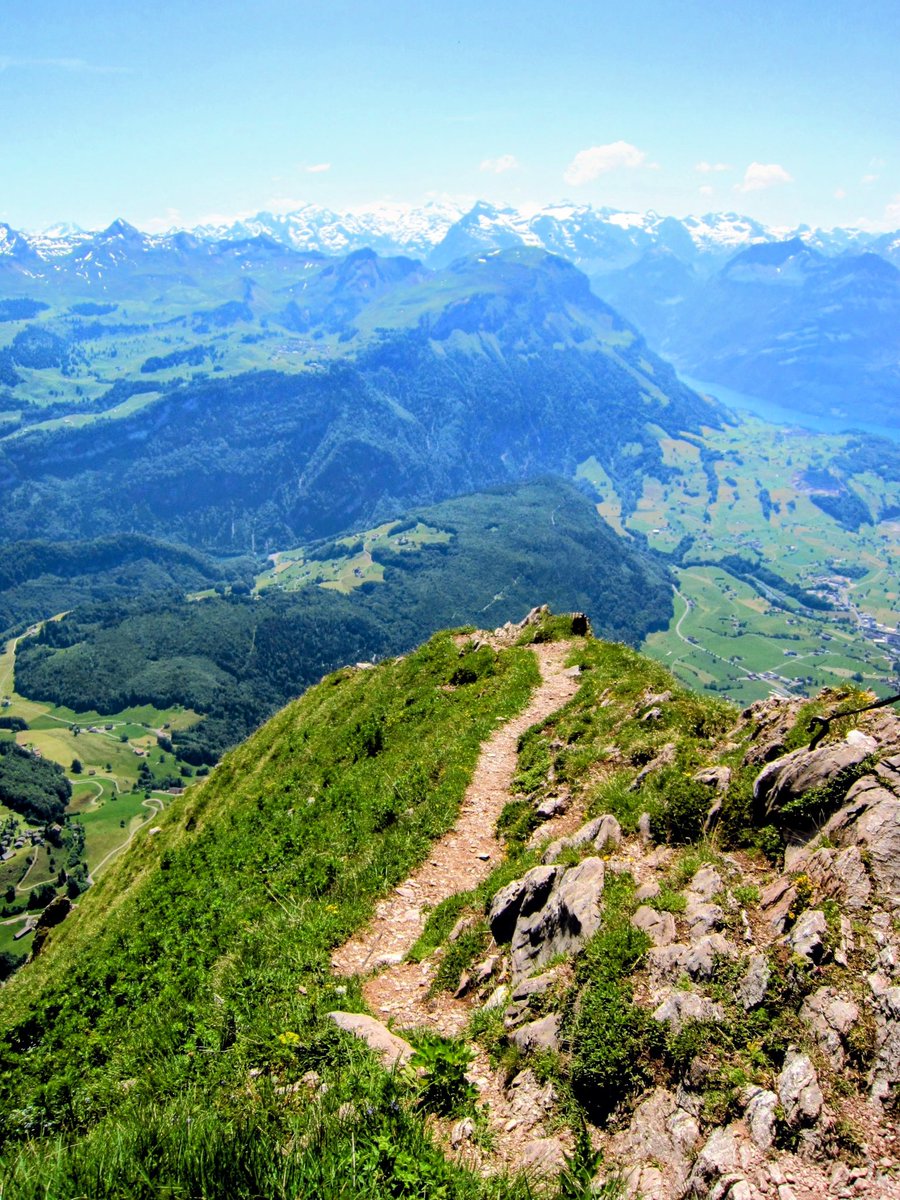 HikingSwitzerland tweet media