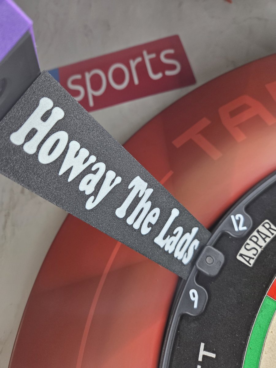 NUFCNews24's tweet image. 🎯 Protect your Target Omni in style! 🎯
 
Grab our custom 3D-printed covers featuring classic Geordie Slang! ⬛⬜
 
Not a Geordie? No bother! DM for custom text or your own local phrases. 🛠️✨
 
#Darts #TargetOmni #Custom3D #Geordie #Newcastle #DartsLife #3DPrinting