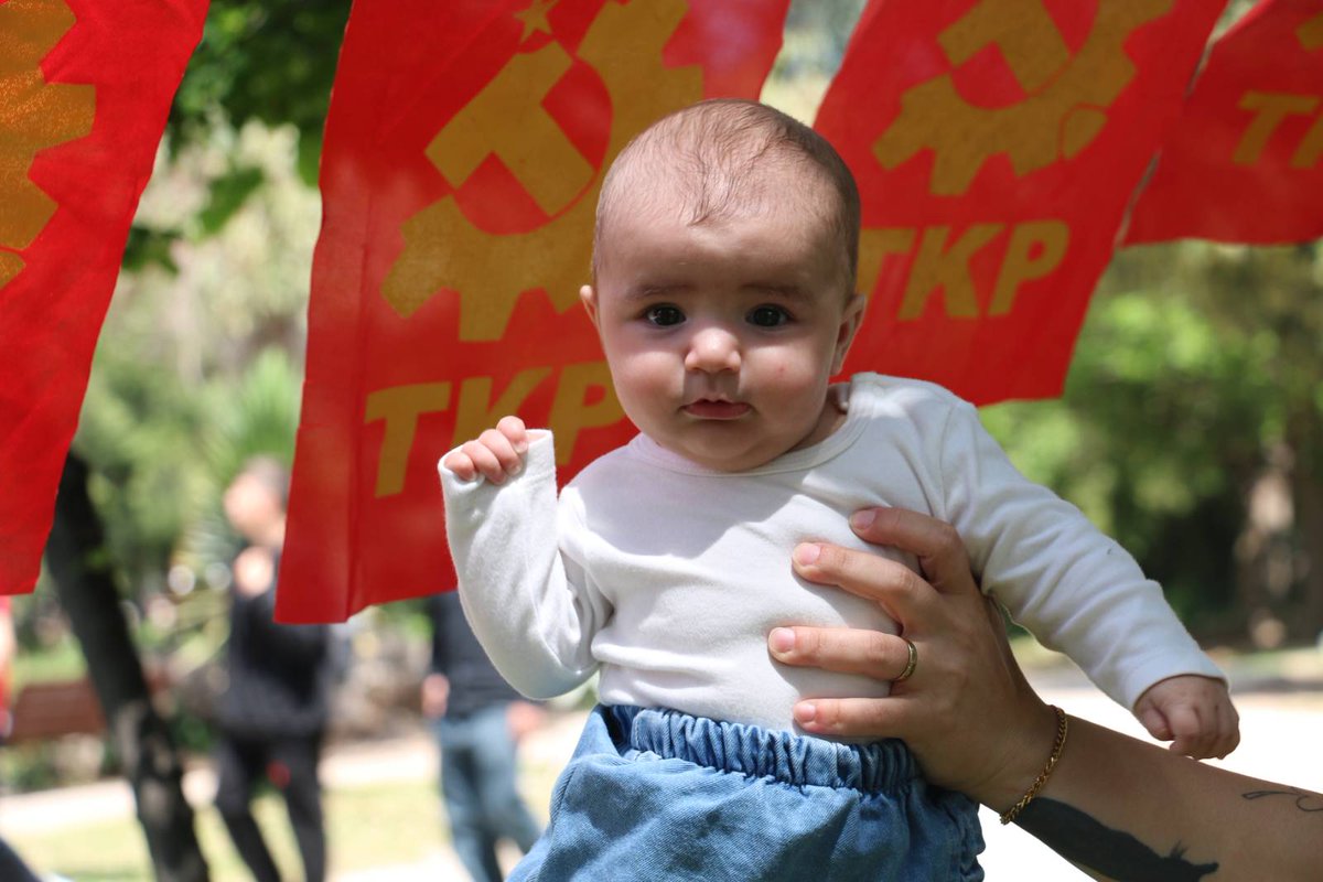 🚩1 Mayıs pikniğimizde bir aradaydık.

📍1 Mayıs'ta sosyalizm ve cumhuriyet için işçi sınıfının kürsüsünde bir araya geliyor, sömürüye meydan okuyoruz!

📍1 Mayıs Cuma | 15.00
      Ankara Anıtpark