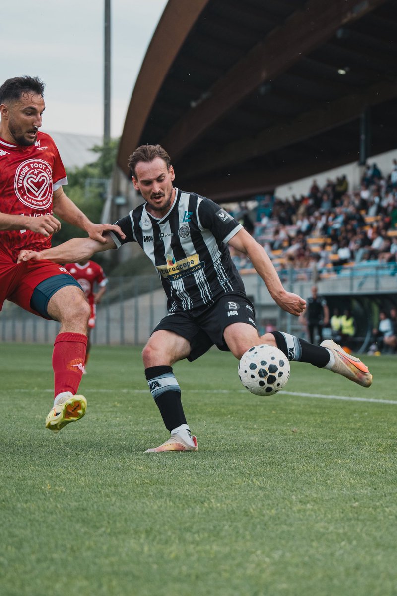 stadepoitevinfc's tweet photo. [#N2] 😤 𝗗𝗲 𝗻𝗼𝘂𝘃𝗲𝗮𝘂𝘅 𝗿𝗲𝗴𝗿𝗲𝘁𝘀, 𝗺𝗮𝗶𝘀 𝘁𝗼𝘂𝗷𝗼𝘂𝗿𝘀 𝗲𝗻 𝘃𝗶𝗲

Nos Poitevins restent pleinement dans la course au maintien 👊
📅 Prochaine bataille à Chauray, samedi 2 mai.

#StadePoitevinFC #TeamDragons #EnsemblePlusLoin 🐉 https://t.co/rg5O2vhq3H