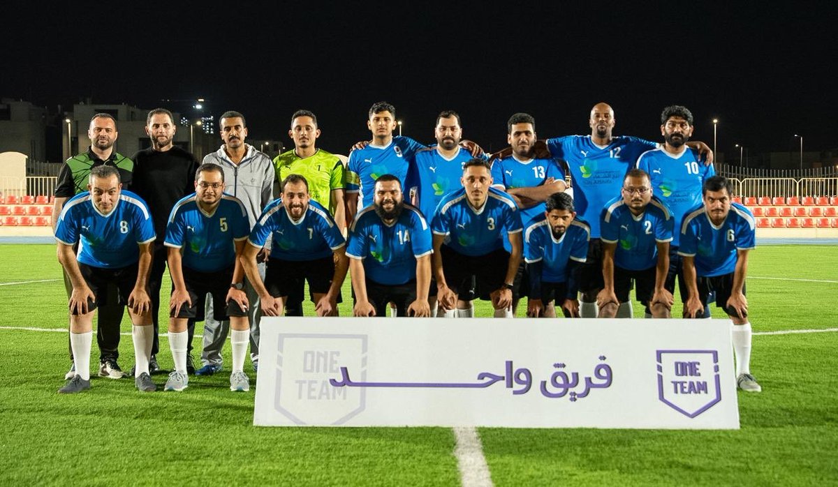 Eastern_H_C's tweet photo. #تغطية 📸

دخول الفريقين لأرضية الملعب 
#تجمع_الشرقية 🆚 مجمع الشفاء الطبي https://t.co/awL9y9Amlt