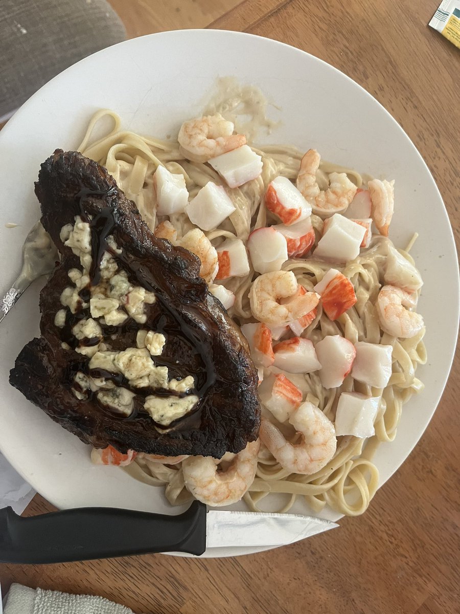 gollum89035427's tweet image. I’m with you in spirit, Gustl. Need a mashup: Great defensive effort and somehow getting lights out offense from EVERYONE. So we made a mashup meal:seafood Alfredo coupled with gorgonzola steak with balsamic glaze.
Back the Silver and Black.
#Believe
GKGFTMW!