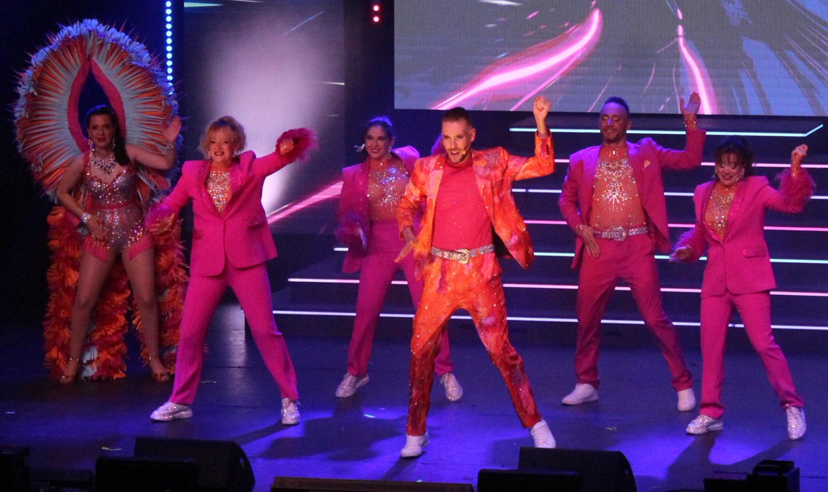 chaumont_city's tweet image. Avant sa trêve de mi-saison, Variétés cabaret donne un dernier dîner-spectacle à la salle des fêtes de Chaumont : chaumont.city/vcsp426