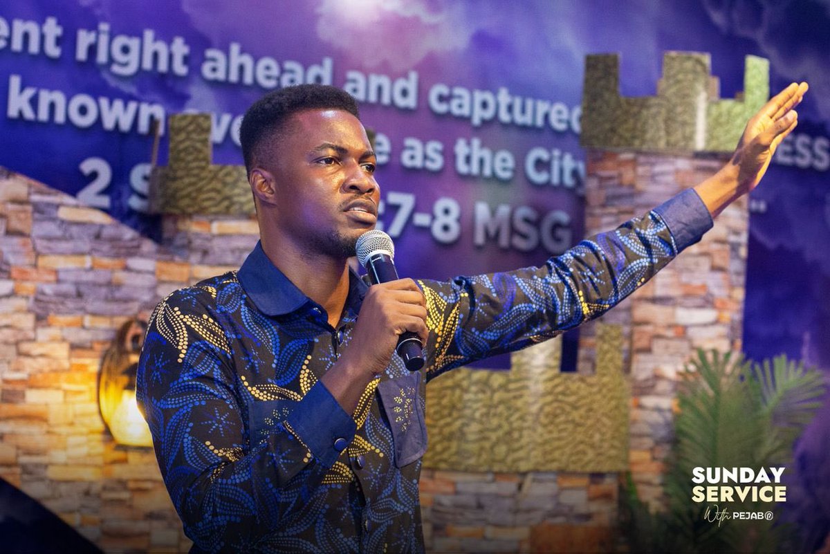 CC_Ekklesia's tweet photo. This Sunday, our hearts were softly drawn into a beautiful flow of worship, where every soul found rest in God’s presence. In that intimate moment with God, His love felt so close, His peace so calming, and our spirits were quietly renewed. 🙌✨💕
#SingingInWorship
#CCEExperience https://t.co/ZdBukBtiK7